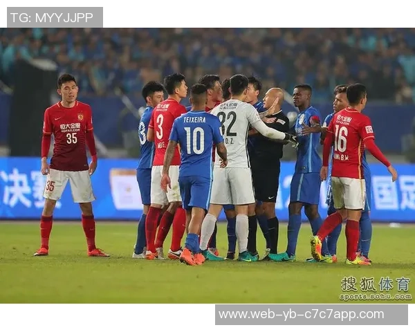 广岛外援半场结束后挑衅高天意引发双方冲突场面火爆
